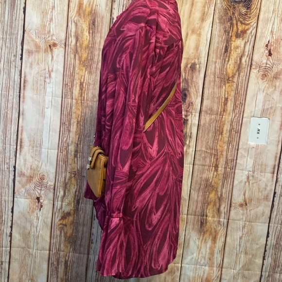 Charming Charlie Cross Body Purse Beige in color Snap Closure with compartment - Picture 7 of 14